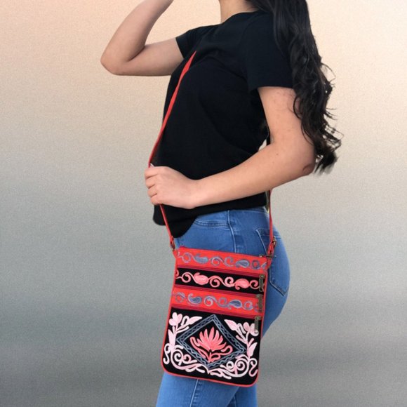 Red and Peach Embroidered Flower Crossbody Purse - Picture 1 of 2